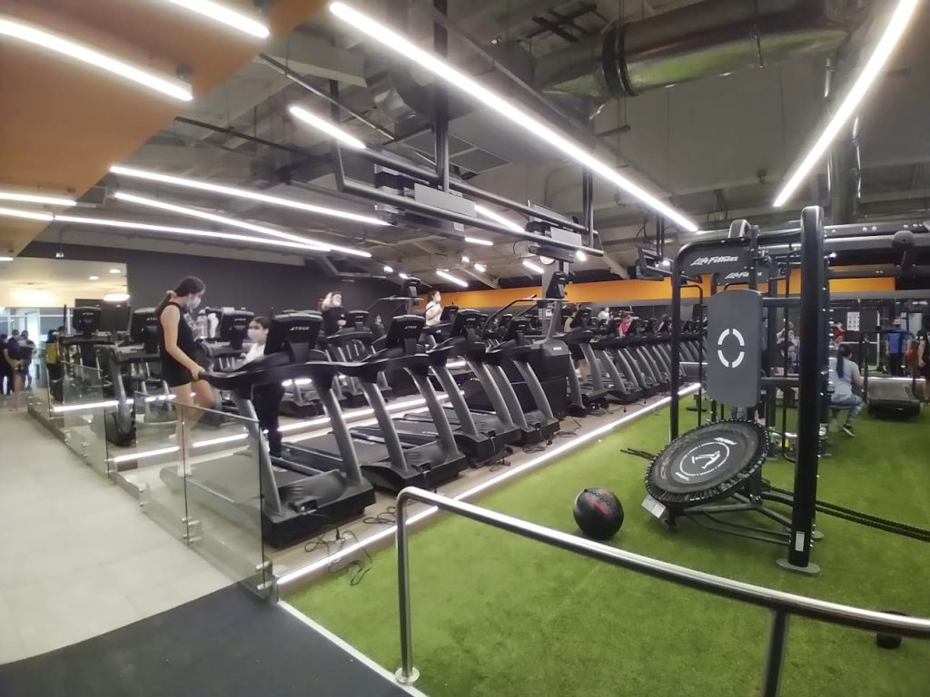 A group of people in a gym.